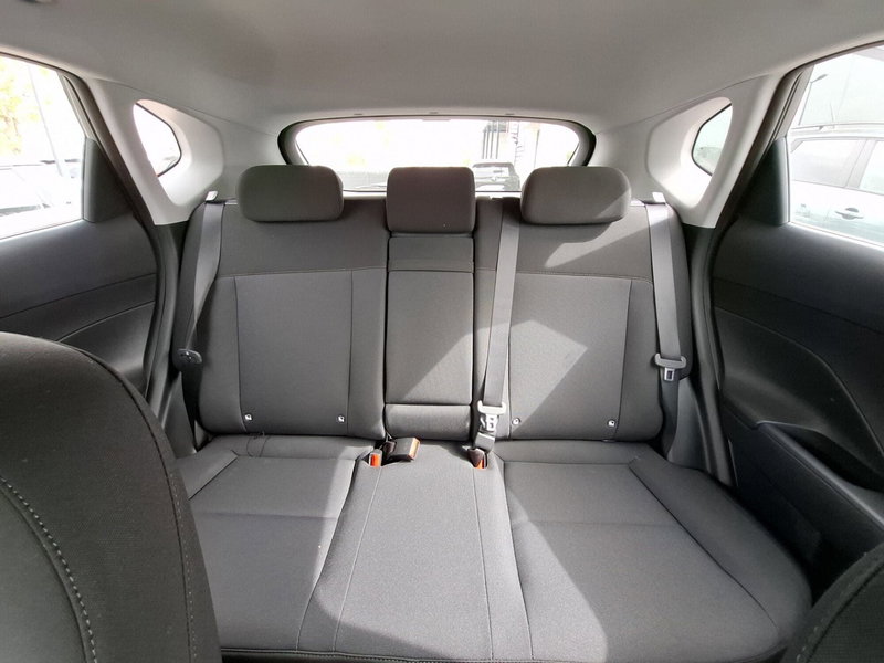 Hyundai Kona nuova a Latina (17)