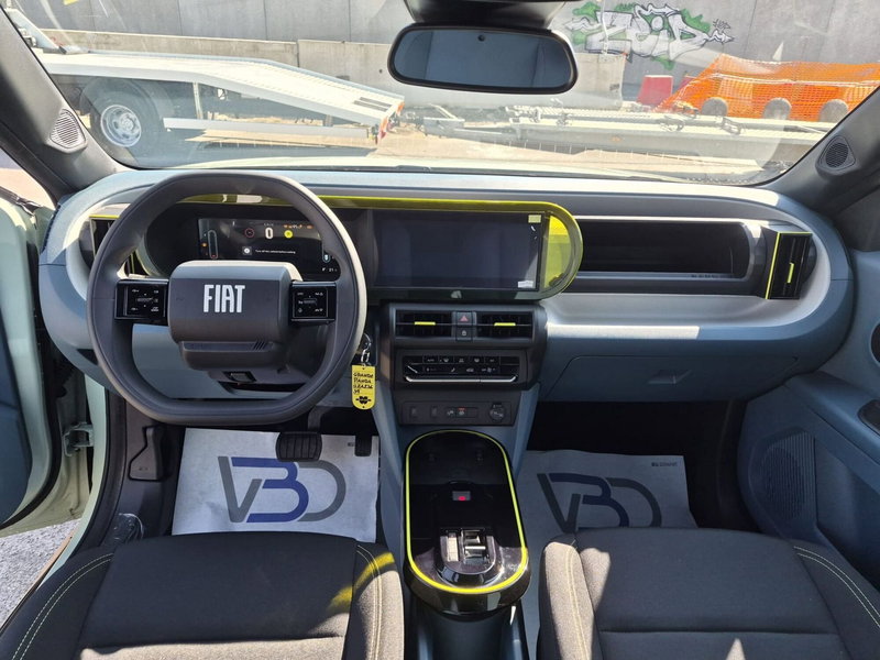 Fiat Grande Panda nuova a Milano (9)