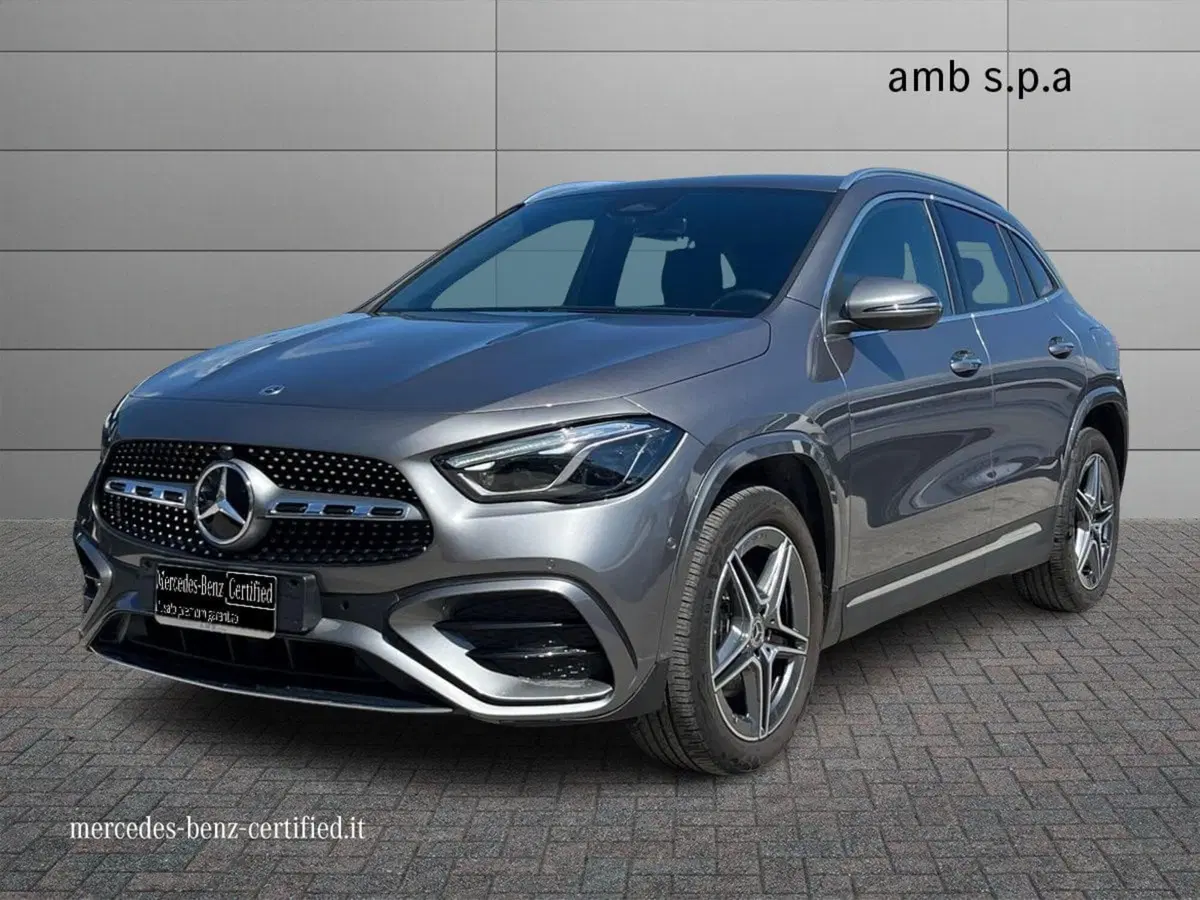 Mercedes-Benz GLA SUV usata a Napoli