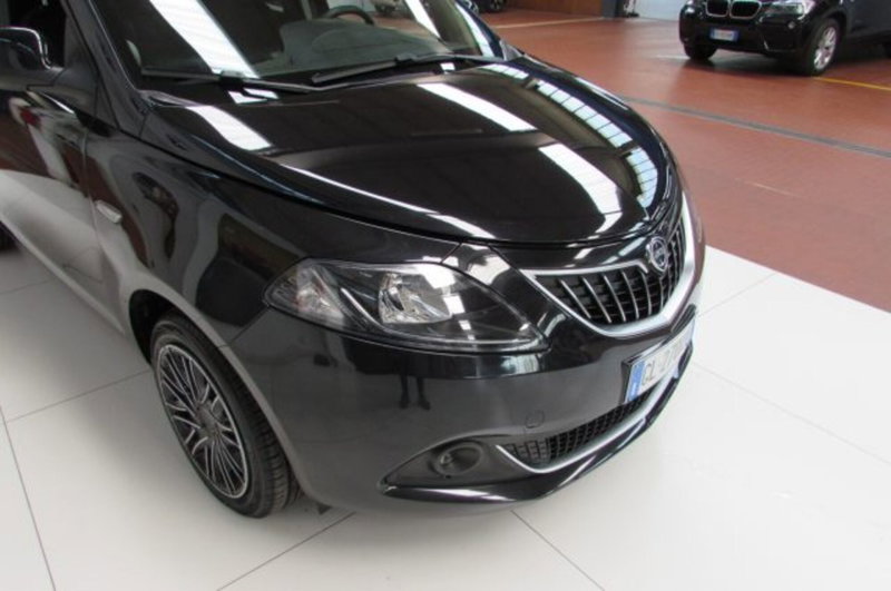 Lancia Ypsilon usata a Milano (17)