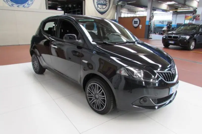 Lancia Ypsilon usata a Milano (2)