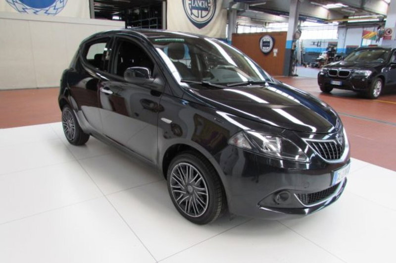 Lancia Ypsilon usata a Milano (2)