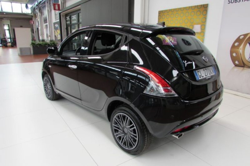Lancia Ypsilon usata a Milano (3)