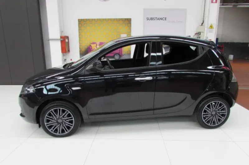 Lancia Ypsilon usata a Milano (4)