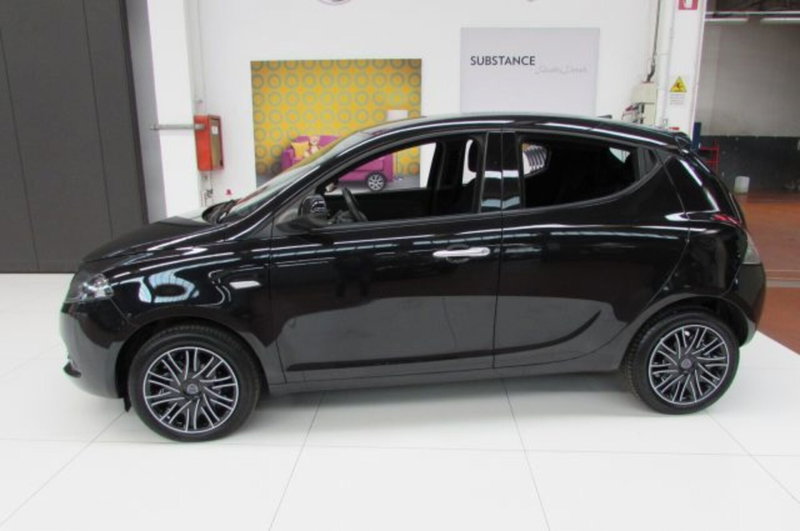 Lancia Ypsilon usata a Milano (4)