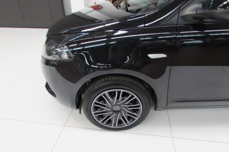 Lancia Ypsilon usata a Milano (5)