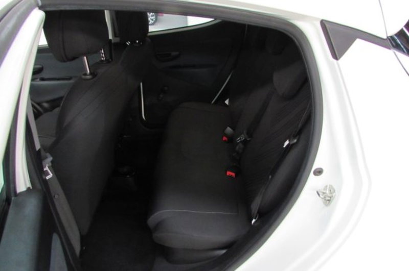 Lancia Ypsilon usata a Milano (12)