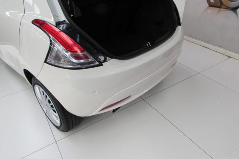 Lancia Ypsilon usata a Milano (14)