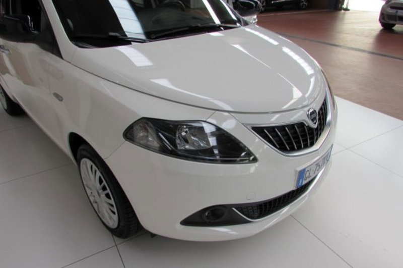 Lancia Ypsilon usata a Milano (16)