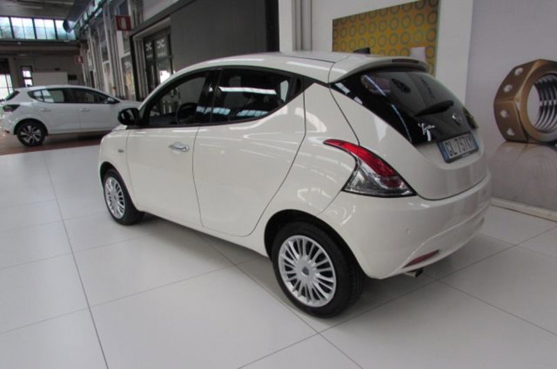 Lancia Ypsilon usata a Milano (3)
