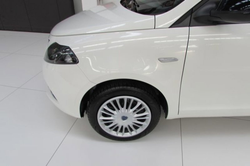 Lancia Ypsilon usata a Milano (5)