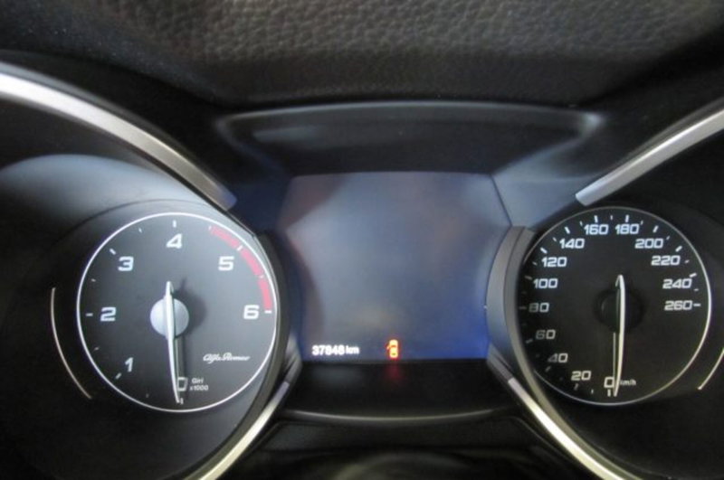 Alfa Romeo Stelvio usata a Milano (11)