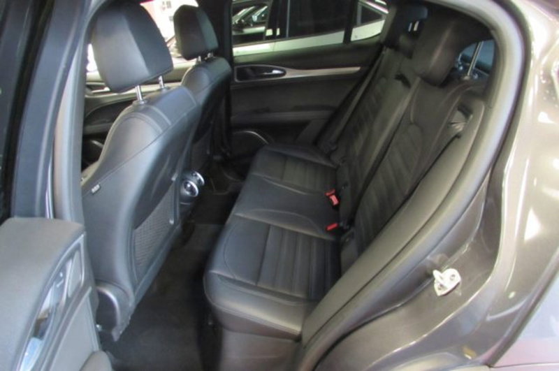 Alfa Romeo Stelvio usata a Milano (12)