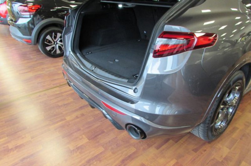 Alfa Romeo Stelvio usata a Milano (14)