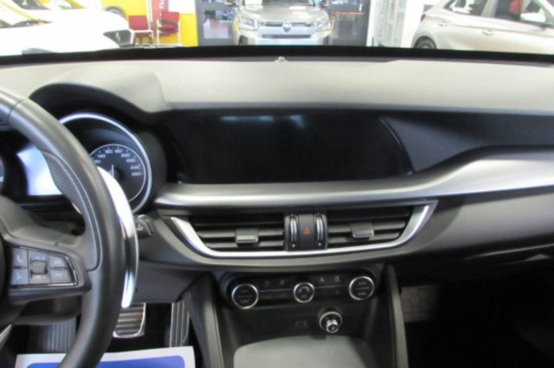 Alfa Romeo Stelvio usata a Milano (8)