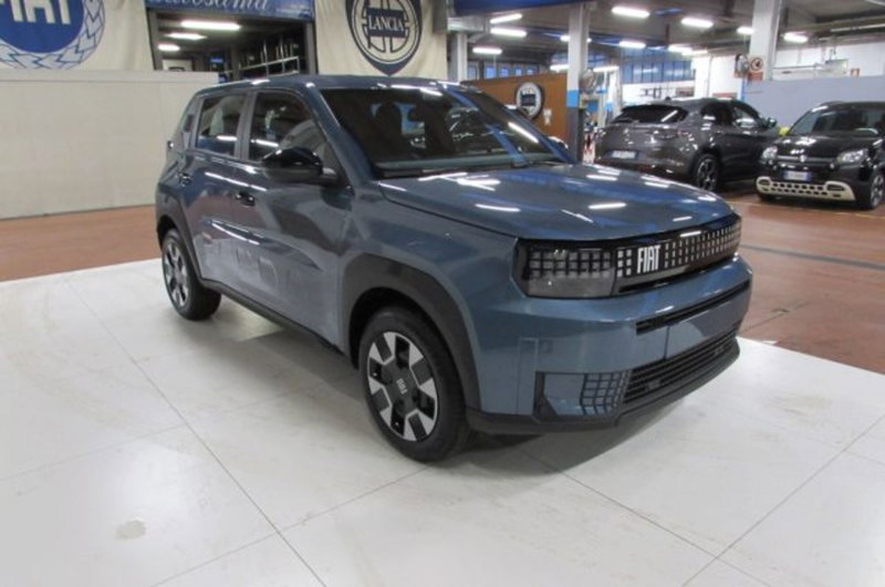 Fiat Grande Panda nuova a Milano (2)