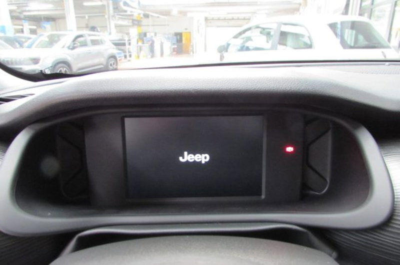 Jeep Avenger nuova a Milano (12)