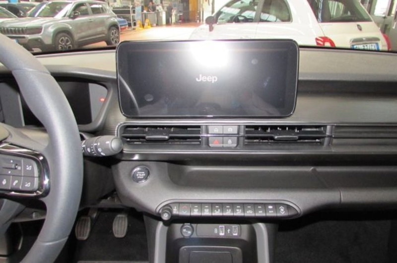 Jeep Avenger nuova a Milano (8)