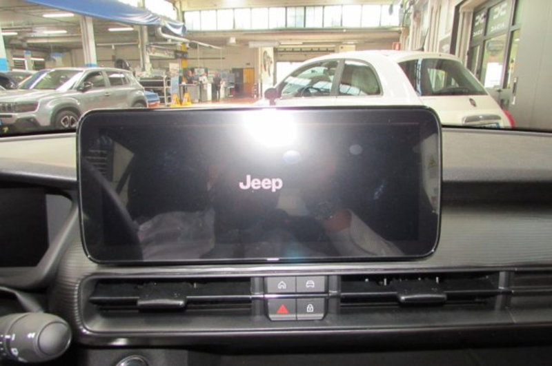Jeep Avenger nuova a Milano (9)