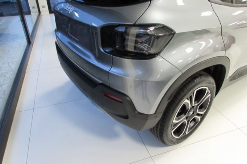 Jeep Avenger nuova a Milano (12)