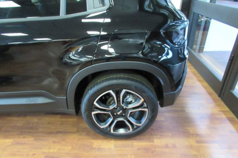 Jeep Avenger nuova a Milano (5)
