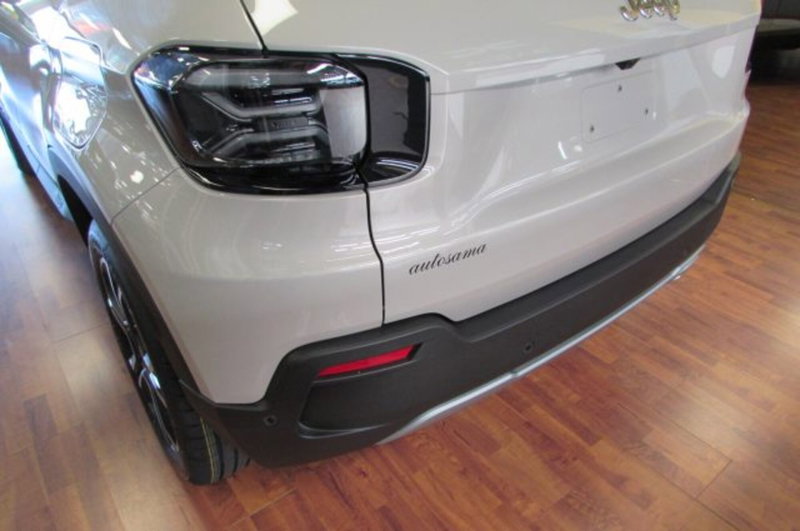 Jeep Avenger nuova a Milano (14)