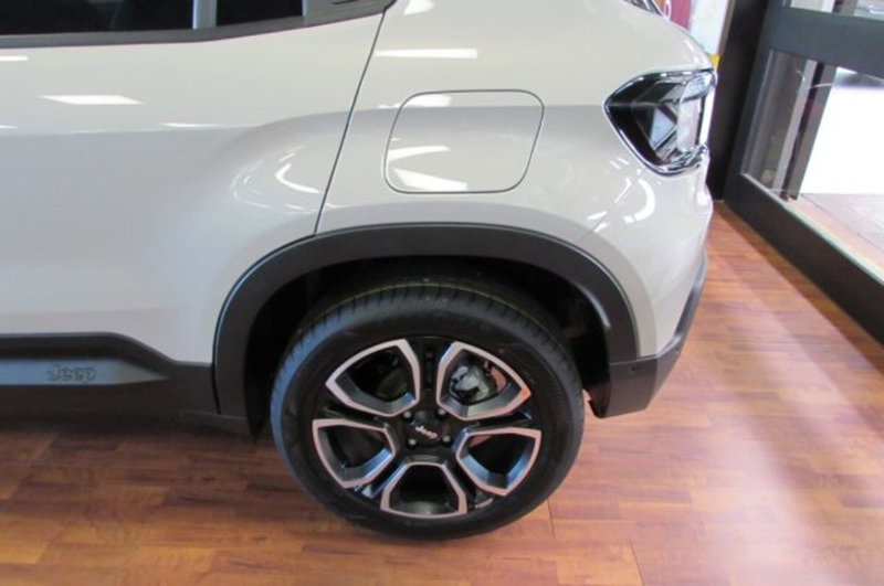 Jeep Avenger nuova a Milano (5)