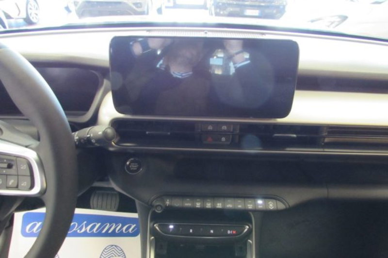 Jeep Avenger nuova a Milano (8)