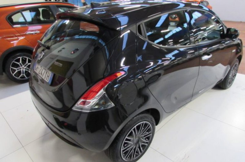 Lancia Ypsilon usata a Milano (4)