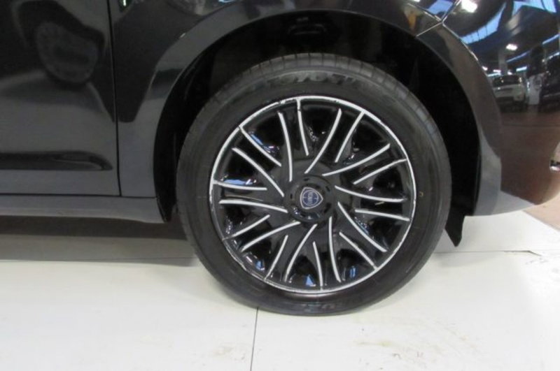 Lancia Ypsilon usata a Milano (7)