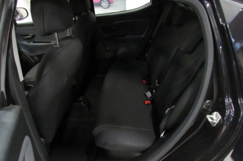 Lancia Ypsilon usata a Milano (12)