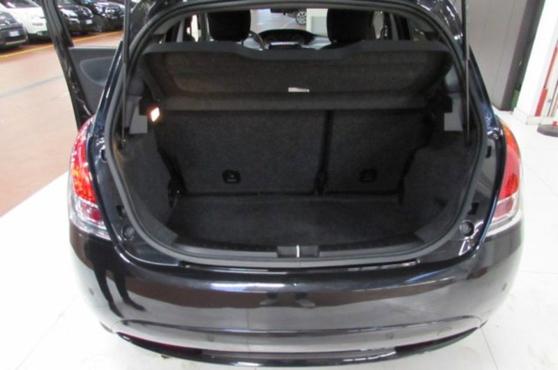 Lancia Ypsilon usata a Milano (13)