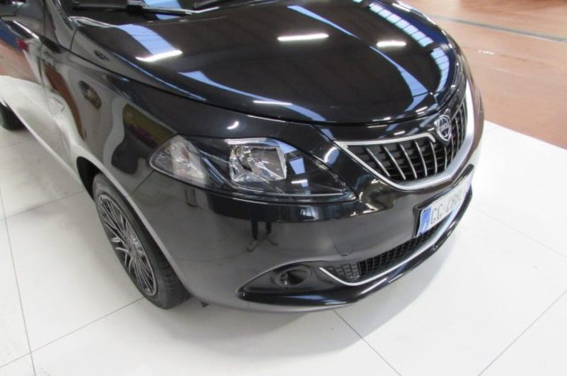 Lancia Ypsilon usata a Milano (16)