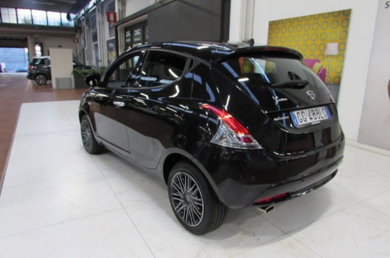 Lancia Ypsilon usata a Milano (3)