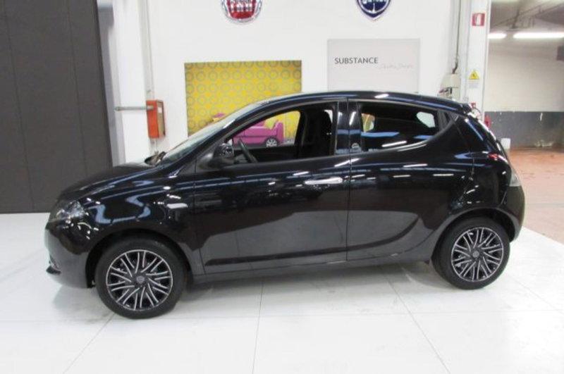 Lancia Ypsilon usata a Milano (4)