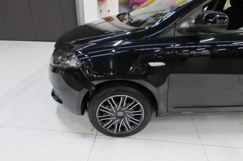 Lancia Ypsilon usata a Milano (5)