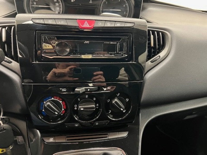 Lancia Ypsilon usata a Alessandria (12)