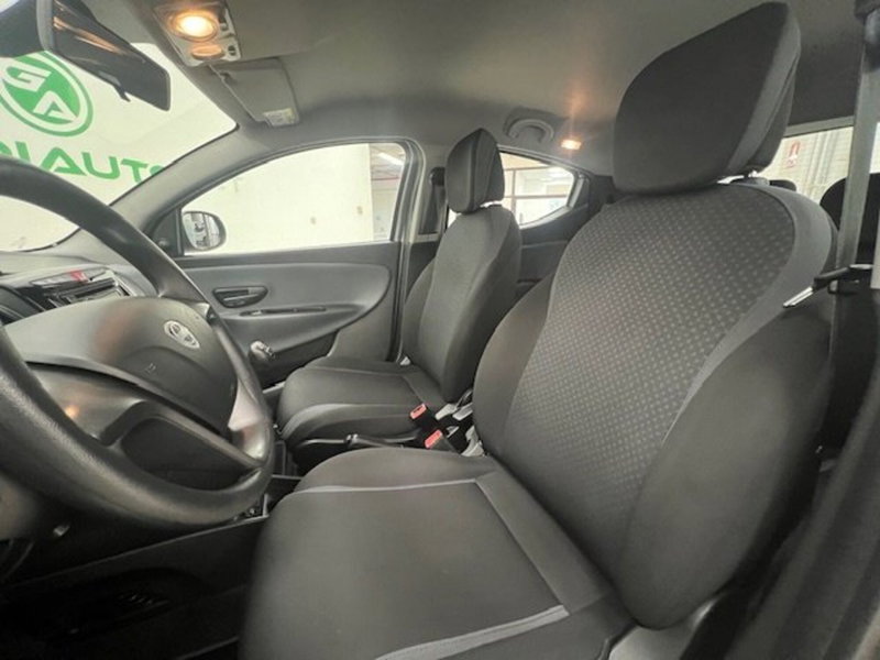 Lancia Ypsilon usata a Alessandria (6)