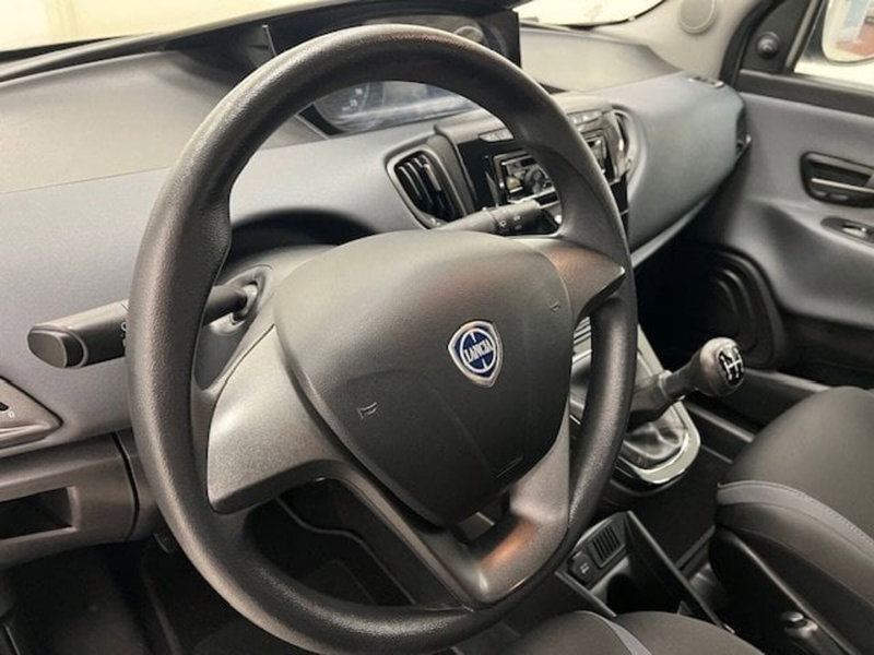 Lancia Ypsilon usata a Alessandria (9)