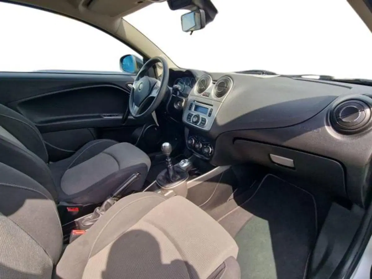 Alfa Romeo MiTo usata a Salerno (12)