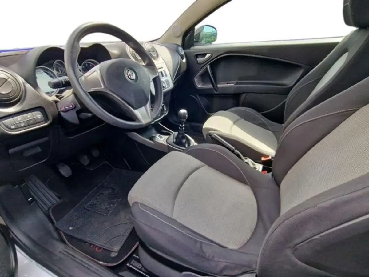 Alfa Romeo MiTo usata a Salerno (9)
