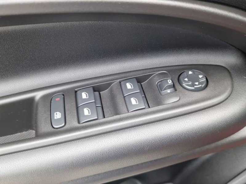 Jeep Avenger usata a Salerno (19)