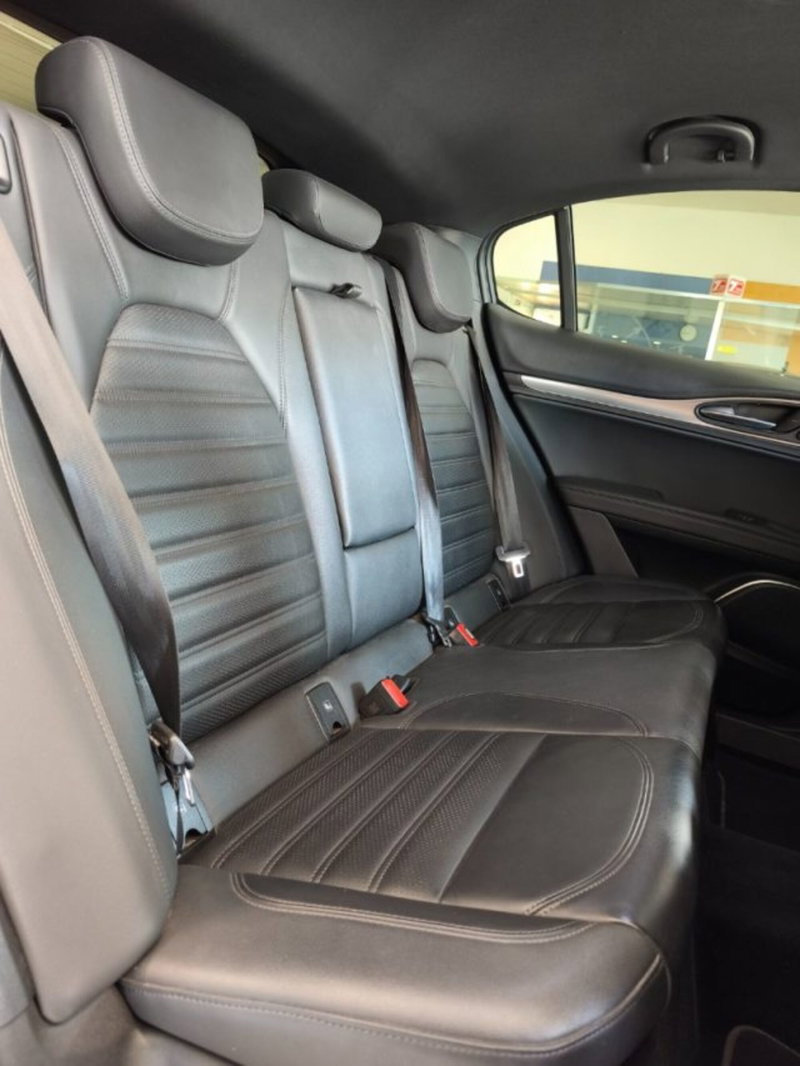 Alfa Romeo Stelvio usata a Firenze (20)