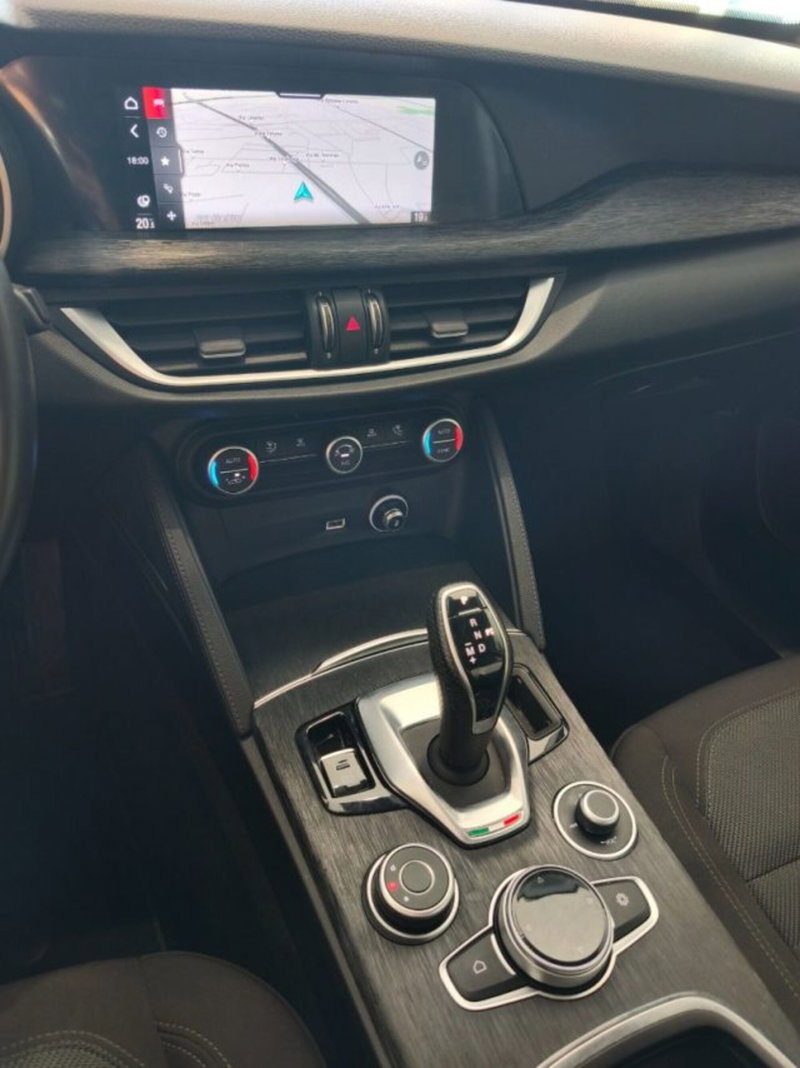 Alfa Romeo Stelvio usata a Firenze (11)