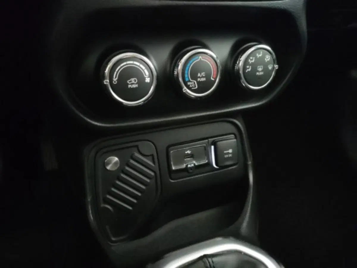 Jeep Renegade usata a Modena (17)