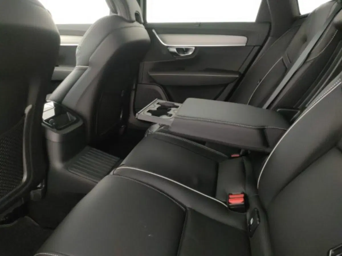Volvo V90 nuova a Modena (8)