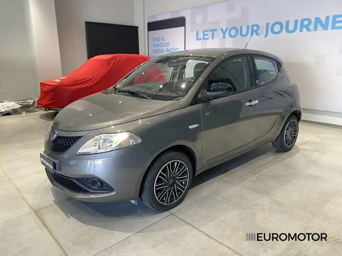 Lancia Ypsilon usata a Bari