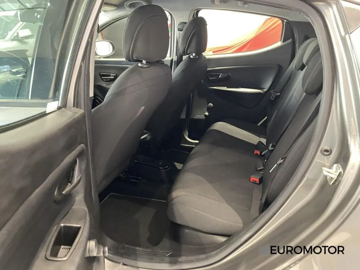 Lancia Ypsilon usata a Bari (14)