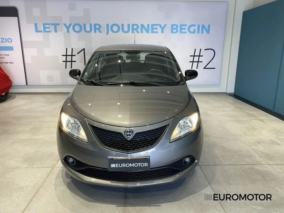 Lancia Ypsilon usata a Bari (2)