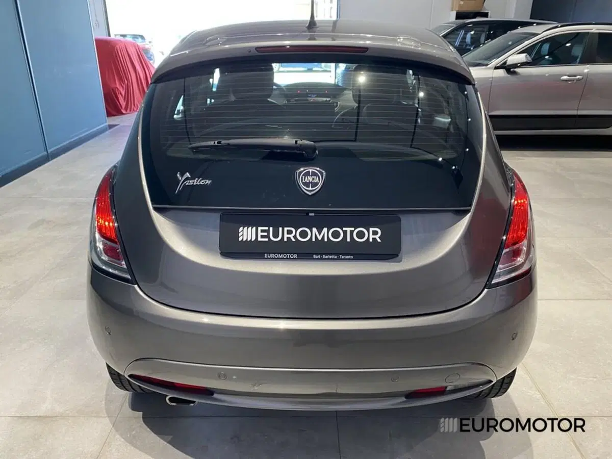 Lancia Ypsilon usata a Bari (7)